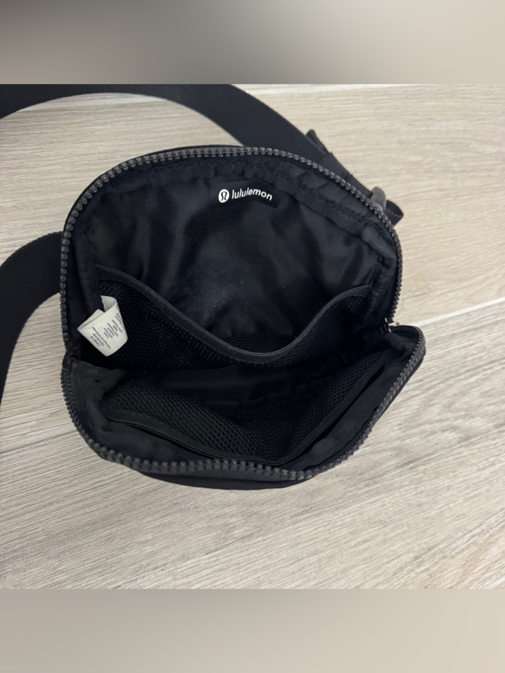 Lululemon Everywhere Belt Bag 1L 🖤 - Picture 5 of 7